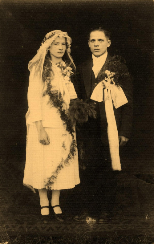 Zdjęcie ślubne moich rodziców z datą 18. 10. 1930r