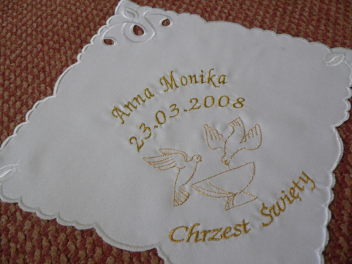 Chusteczka chrzcielna - żorżetowa
z haftem "Dwa gołębie", z napisem "Chrzest Święty"
Haft: złoty