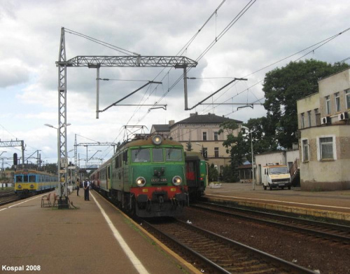 09.08.2008 (Krzyż) EU07-466 wjeżdża na stację z pociągiem pośpiesznym Merkury rel.Szczecin Gł - Katowice.