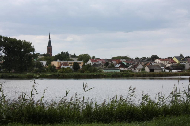 widok miasteczka od strony stawu Buksa