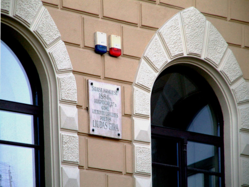 Ulica Wilenska 27 (Vilniaus g.27) W 1884 roku 27 sierpnia w tym domu urodzil sie poeta narodu litewskiego, Liudas Gira. #Wilno