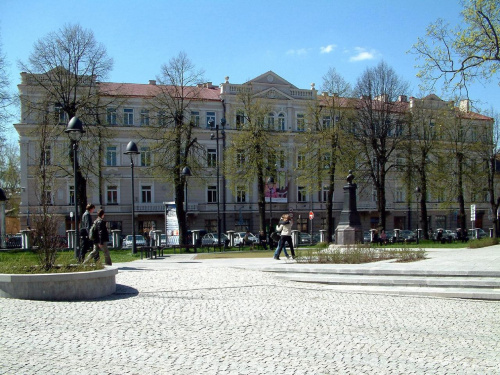 Ulica Wilenska 39 (Vilniaus g.39 i Klaipedos g.6) Obecnie tu sie znajduje Dom Nauczyciela, a naprzeciwko skwer im.Stanislawa Moniuszki #Wilno