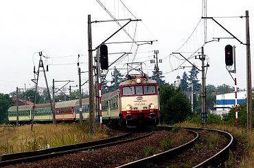 EP07-1035 z Jaćwingiem udaje się do Sieradza. podg Piwonice - pbsp Kalisz Winary. 11.08.08r. #pośpiech #pociąg #PociągOsobowy #elektrowóz #EP07 #budyń