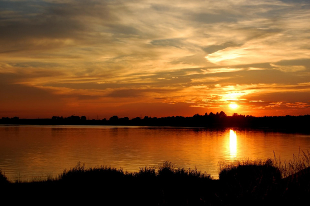 " a słońce sobie lśni, jak gdyby nigdy nic..." #jezioro #Poraj #zachód