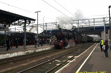 ... i powitać gościa - kolegę z Niemiec. #kolej #PKP #parowóz #Poznań #PoznańGłówny #PociągRetro #jesień