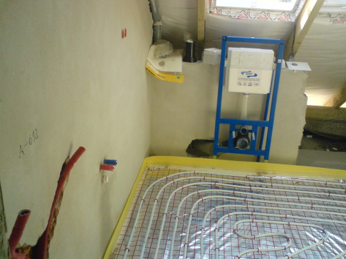 wrzesień 2008 - hydraulicy działają ... górna łazienka