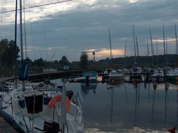 Wrześniowy zmierzch w marinie