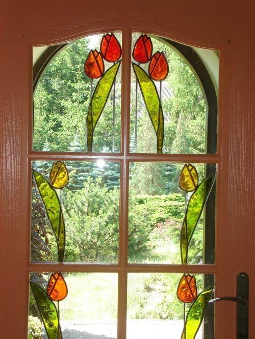 tulipanowe drzwi na ogród
