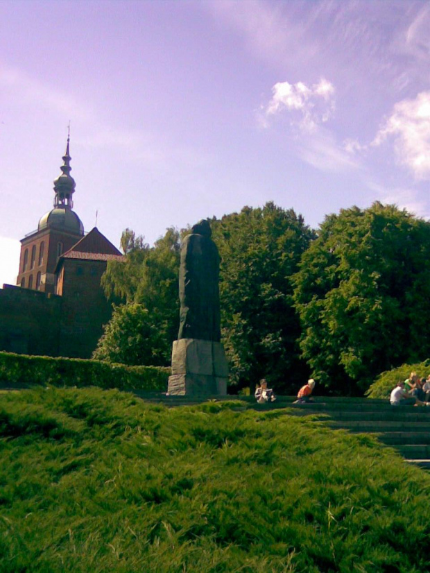 Frombork - pomnik Mikołaja Kopernika