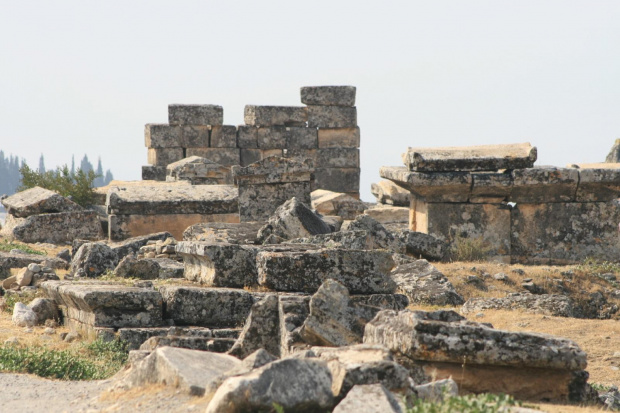 Hierapolis, Nekropola północna - chorzy tak licznie przybywający do leczniczych źródeł Pamukkale nie zawsze wracali do domów po odbytej kuracji... Jeden z największych cmentarzy Anatolii