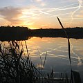 zachód słońca nad jeziorem Lubiatówko