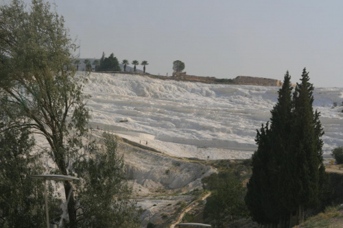 Pamukkale...
śnieg w środku lata? Nie! To wapień na skałach i wjazd na Bawełniany Zamek...