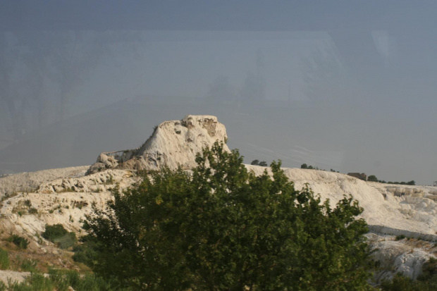 Pamukkale...
śnieg w środku lata? Nie! To wapień na skałach i wjazd na Bawełniany Zamek...