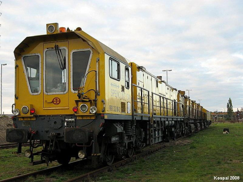 07.10.2008 Szwajcarski pociąg do szlifowania szyn SPENO INT.SA (RR 32 M-2) podczas oczekiwania na nocną zmianę - szlifowanie.