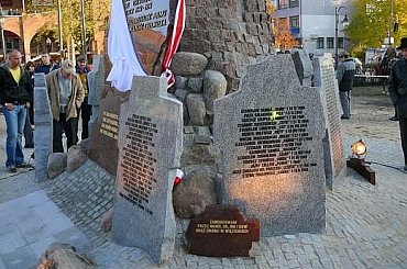 Ostrołęka-pomnik #Ostrołęka #pomnik #partyzanci #wyklęci