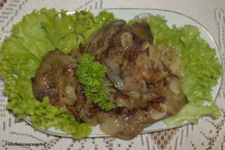 Wątróbka wieprzowa z cebulką .Przepisy na : http://www.kulinaria.foody.pl/ , http://www.kuron.com.pl/ i http://kulinaria.uwrocie.info #podroby #wątróbka #wieprzowina #jedzenie #gotowanie #kulinaria #PrzepisyKulinarne