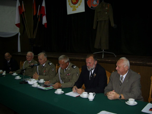 Powołany w wyborach Zarząd od lewej : Adrian Semrau, płk w st. spocz Eugeniusz Praczuk, gen. dyw. Paweł Lamla - Prezes, gen.bryg. Mirosław Rozmus- Z-ca Prezesa, James Jurczyk, płk w st.spocz Jan Rzepka #Zebrania