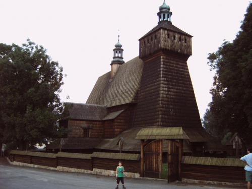 VII.2004 Haczow (okolice Rzeszowa) Jeden z najwiekszych kosciolow drewnianych konstrukcji zrebowej w Europie, zabytek klasy "0" (wpisany na Liste Swiatowego Dziedzictwa Kultury UNESCO)