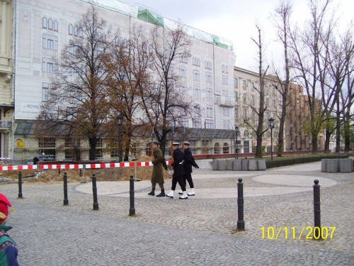 Zmiana warty przy Pałacu Prezydenckim #Warszawa #Pomnik #Zabytki