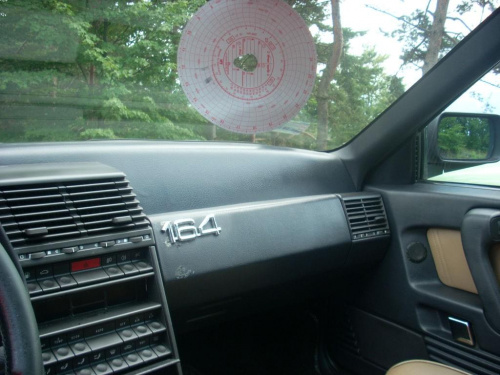 Konsola środkowa i prawa strona kokpitu Alfa Romeo 164 #wnętrze #tacho #AlfaRomeo