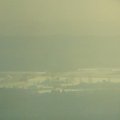 Jura Krakowsko-Częstochowska na horyzoncie widziana ze szczytu Góry Kamieńsk (ok.400m). Widok przez lornetkę (pow.10x) #GóraKamieńsk #panorama #zima