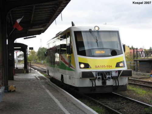 18.10.2007 SA105-104 z pociągiem osobowym do Gorzowa Wlkp.