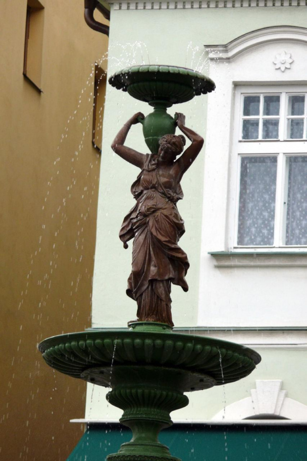Fontanna na rynku #Stramberk #Czechy #miasto #przyroda #góry #zamki #fontanna