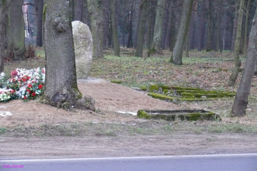 Pomnik Ofiar Obozu Niemieckiego w Snopkach #Snopki #Mazury #PomnikOfiarObozu