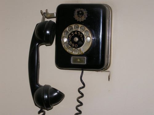 Stary telefon z fabryki w Radomiu.
