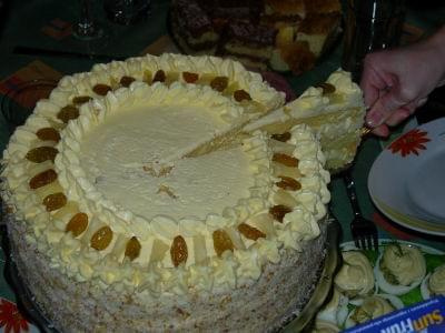kawałek tortu śle wujowi Emilowi i cioci Agnieszce :) mniaaam ananasowy ;)
