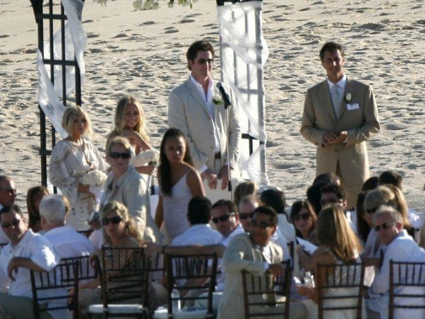 Ash and Kay attend Jills wedding in Mexico-paparazzi listopad 2007