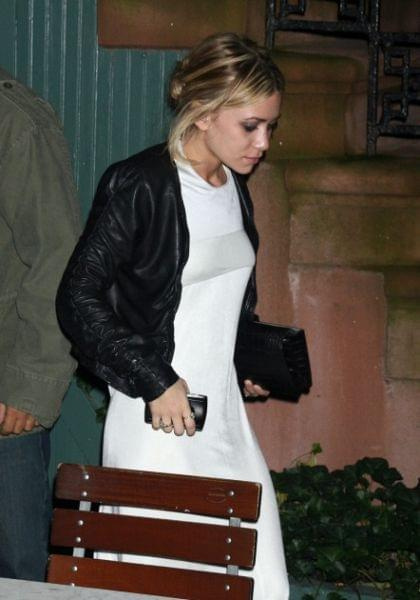 Ashley spotted leaving Waverly Inn in NYC-paparazzi listopad 2007