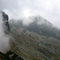 widok na Świnicę z Przełęczy Karb #góry #chmury #Tatry #widoki #turystyka