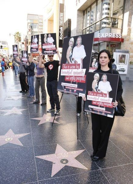 PETAs protest against Mary-Kate and Ashley