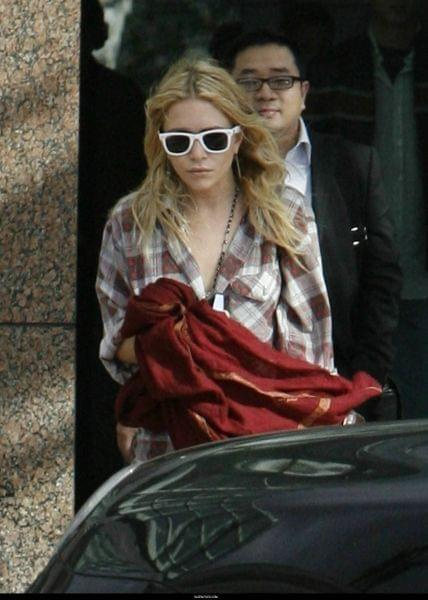 MK and Ash at Fox Studios in Century City-paparazzi grudzień 2007