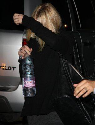 Ashley leaving Neil George Hair Salon-paparazzi grudzień 2007