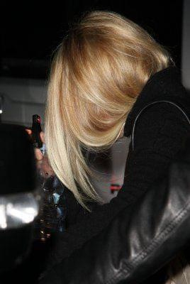 Ashley leaving Neil George Hair Salon-paparazzi grudzień 2007