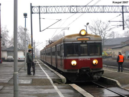 24.12.2007 EN57-1779 jako pociąg osobowy rel.Zielona Góra - Kostrzyn - Szczecin Gł,