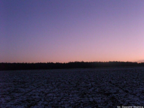 #pole #las #drzewa #śnieg #ZachódSlońca #niebo #łąka