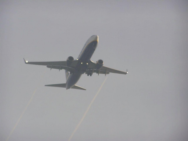 Spotting okienny :D Boeing 738 podchodzący do lądowania w Łodzi